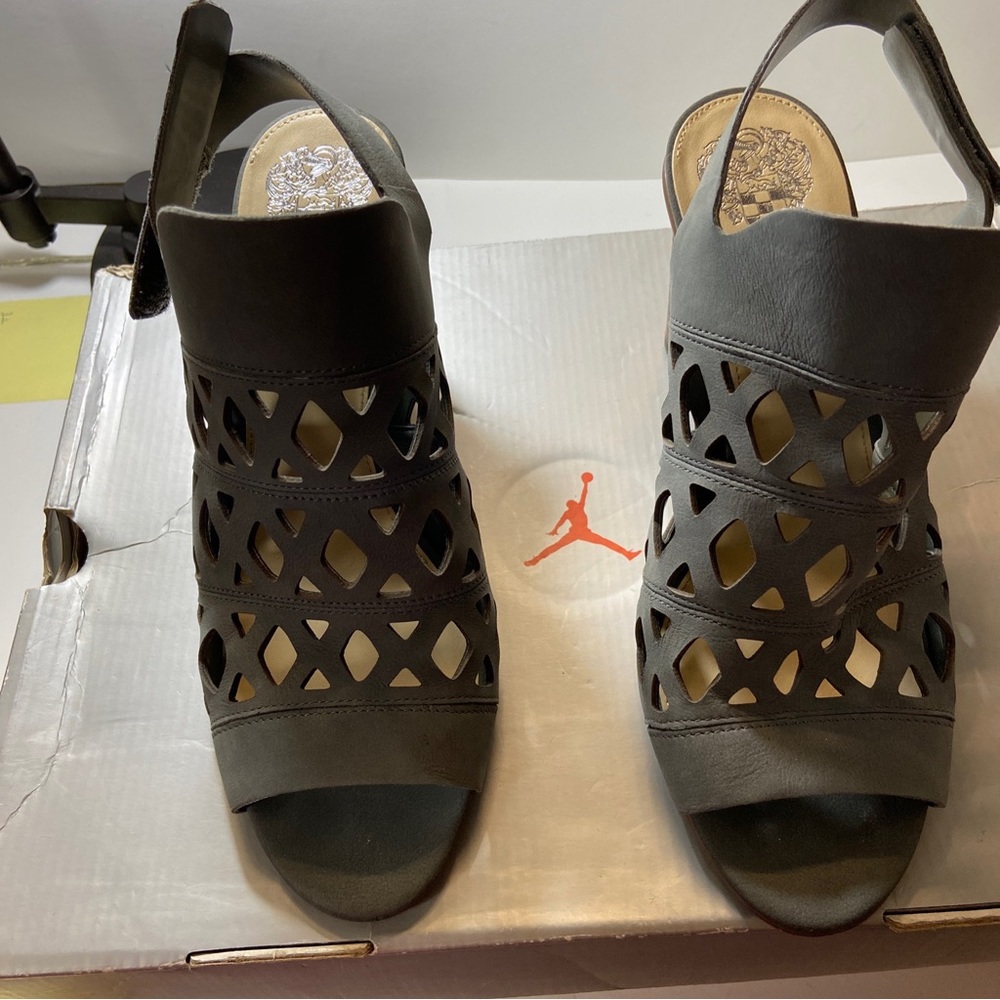 Vince Camuto heels with box